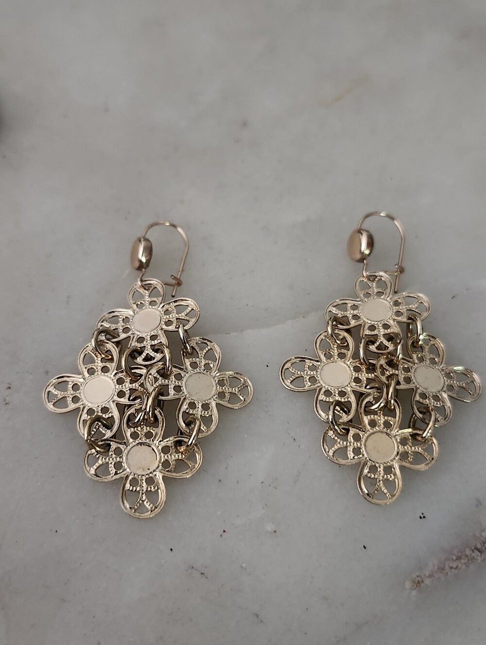 Vtg Sarah Coventry "Golden Petals" Gold Tone Floral Filigree Drop Earrings